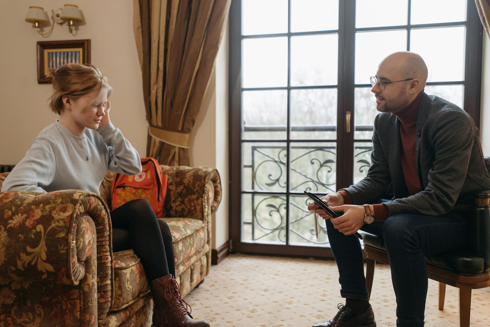 A caring mentoring conversation in a calm room